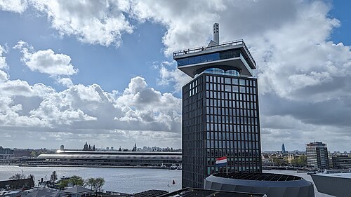 De A'DAM Toren en de skyline van Amsterdam
